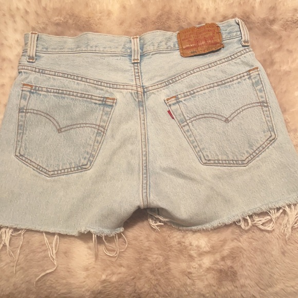 ✨distressed light wash Levi’s shorts✨ - Picture 4 of 5